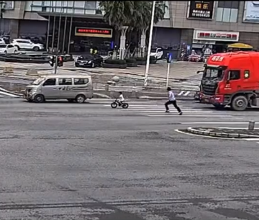 扬州两个副市长被处分,两个区委书记被免职 【三分钟法治新闻全知道】休闲区蓝鸢梦想 - Www.slyday.coM 扬州两个副市长被处分,两个区委书记被免职 【三分钟法治新闻全知道】休闲区蓝鸢梦想 - Www.slyday.coM