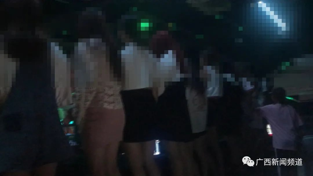 广西13岁女孩失联,被发现在酒吧打工!酒吧有专人“陪酒”,还能看到不雅画面…休闲区蓝鸢梦想 - Www.slyday.coM 广西13岁女孩失联,被发现在酒吧打工!酒吧有专人“陪酒”,还能看到不雅画面…休闲区蓝鸢梦想 - Www.slyday.coM