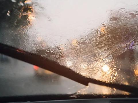 不要小看雨刮器，如果发出这种声音，你要小心了！