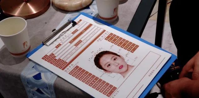 警惕!广西女子照着手机念了一段话后,竟背上3万多元网贷,咋回事?休闲区蓝鸢梦想 - Www.slyday.coM 警惕!广西女子照着手机念了一段话后,竟背上3万多元网贷,咋回事?休闲区蓝鸢梦想 - Www.slyday.coM