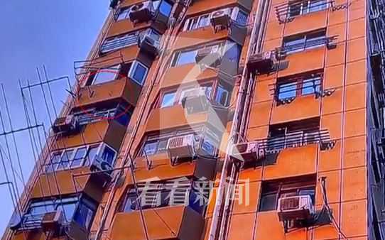 工人失误致砖块12楼坠落砸穿轿车天窗 车主索赔却遭拒:太贵了休闲区蓝鸢梦想 - Www.slyday.coM 工人失误致砖块12楼坠落砸穿轿车天窗 车主索赔却遭拒:太贵了休闲区蓝鸢梦想 - Www.slyday.coM