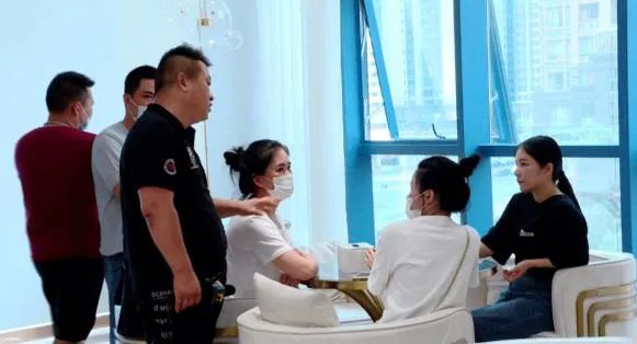 警惕!广西女子照着手机念了一段话后,竟背上3万多元网贷,咋回事?休闲区蓝鸢梦想 - Www.slyday.coM 警惕!广西女子照着手机念了一段话后,竟背上3万多元网贷,咋回事?休闲区蓝鸢梦想 - Www.slyday.coM