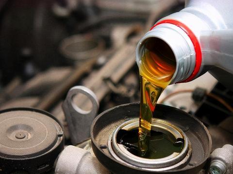 保养手册建议1万公里保养1次，4S店却让5000公里保养，该听谁？