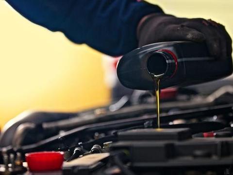 变速箱油的更换时间傻傻分不清楚？老司机：4S店员基本在忽悠你