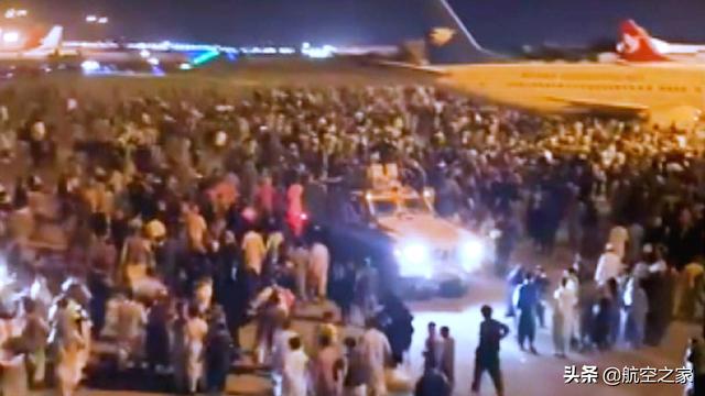 阿富汗平民从美军C休闲区蓝鸢梦想 - Www.slyday.coM 阿富汗平民从美军C休闲区蓝鸢梦想 - Www.slyday.coM