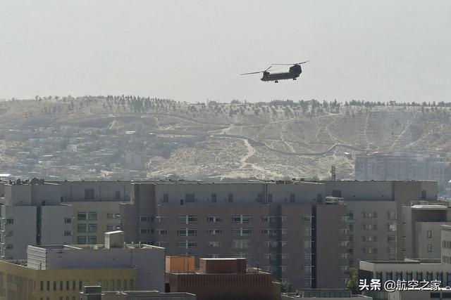 阿富汗平民从美军C休闲区蓝鸢梦想 - Www.slyday.coM 阿富汗平民从美军C休闲区蓝鸢梦想 - Www.slyday.coM