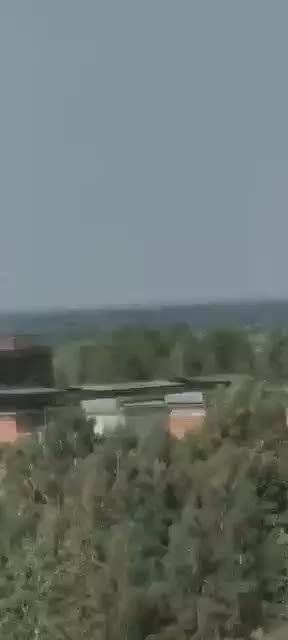 刚刚，一架俄罗斯军用飞机在空中发生发动机着火后……