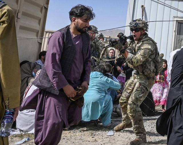 阿富汗人“扒”飞机坠亡!美国的运输机们,你们都在哪儿呢?休闲区蓝鸢梦想 - Www.slyday.coM 阿富汗人“扒”飞机坠亡!美国的运输机们,你们都在哪儿呢?休闲区蓝鸢梦想 - Www.slyday.coM