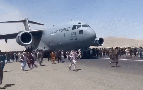 阿富汗人“扒”飞机坠亡!美国的运输机们,你们都在哪儿呢?休闲区蓝鸢梦想 - Www.slyday.coM 阿富汗人“扒”飞机坠亡!美国的运输机们,你们都在哪儿呢?休闲区蓝鸢梦想 - Www.slyday.coM