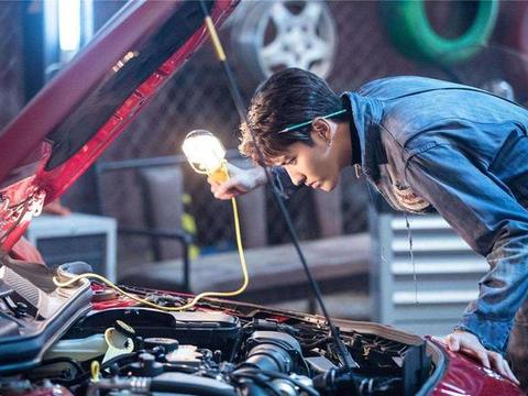 汽车每天开和每周开一次，哪种行为更伤车？你知道吗？