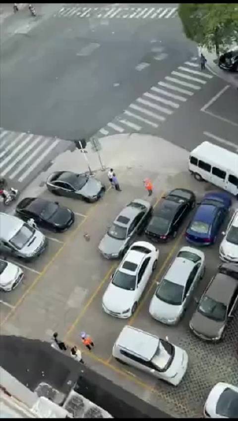 网友：网友：好嚣张！