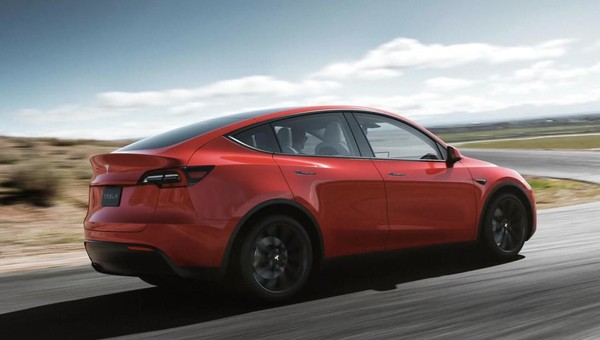 商务部：今年上半年新能源汽车个人购买比例超过七成