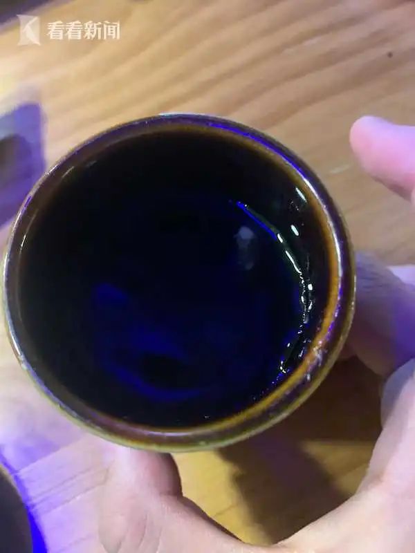 啜了两口感觉不对 男子烧肉店水杯里喝出活鼻涕虫!休闲区蓝鸢梦想 - Www.slyday.coM 啜了两口感觉不对 男子烧肉店水杯里喝出活鼻涕虫!休闲区蓝鸢梦想 - Www.slyday.coM