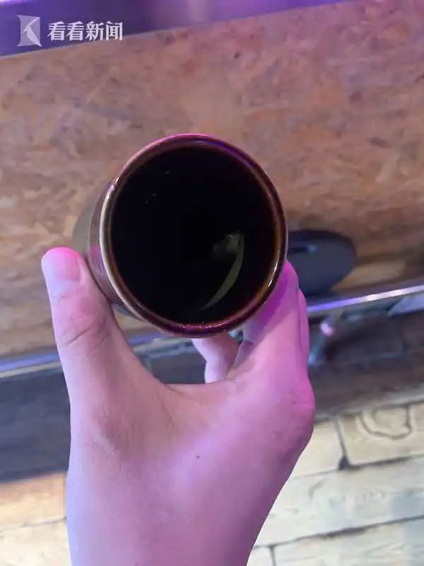 啜了两口感觉不对 男子烧肉店水杯里喝出活鼻涕虫!休闲区蓝鸢梦想 - Www.slyday.coM 啜了两口感觉不对 男子烧肉店水杯里喝出活鼻涕虫!休闲区蓝鸢梦想 - Www.slyday.coM