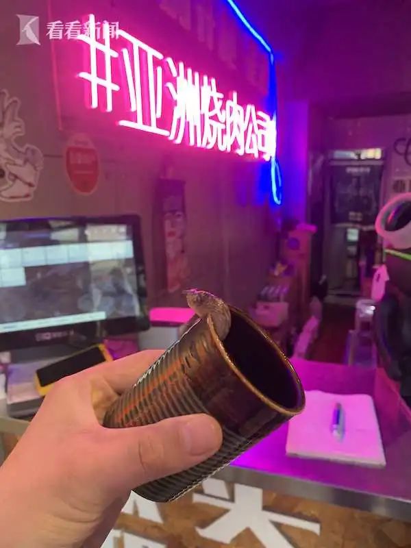 啜了两口感觉不对 男子烧肉店水杯里喝出活鼻涕虫!休闲区蓝鸢梦想 - Www.slyday.coM 啜了两口感觉不对 男子烧肉店水杯里喝出活鼻涕虫!休闲区蓝鸢梦想 - Www.slyday.coM