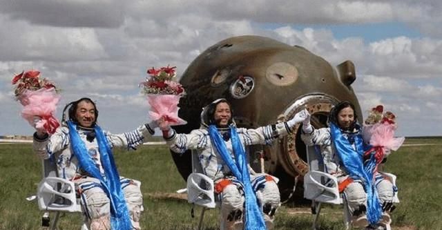 为什么宇航员刚回到地超变态网页传奇面,都要坐在椅子上?听听专家的解释