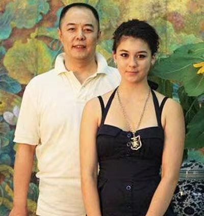 张铁林女儿混血感十足,短袖配短裤,难掩骨子里的欧美范