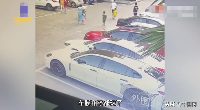 男孩乱推购物车刮花保时捷,车主未索赔只希望孩子认识到错误休闲区蓝鸢梦想 - Www.slyday.coM 男孩乱推购物车刮花保时捷,车主未索赔只希望孩子认识到错误休闲区蓝鸢梦想 - Www.slyday.coM