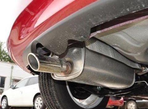 排气管滴水是怎么回事？8年老司机告诉你实情，现在知道还不晚