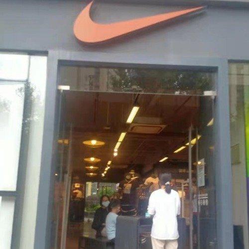 因是农民工被耐克店员看不起!当事人回应耐克因歧视事件道歉休闲区蓝鸢梦想 - Www.slyday.coM 因是农民工被耐克店员看不起!当事人回应耐克因歧视事件道歉休闲区蓝鸢梦想 - Www.slyday.coM