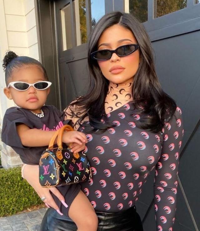 富婆凯莉·詹娜的妈妈暗示,凯莉又怀孕了,斯托米要当姐姐了休闲区蓝鸢梦想 - Www.slyday.coM 富婆凯莉·詹娜的妈妈暗示,凯莉又怀孕了,斯托米要当姐姐了休闲区蓝鸢梦想 - Www.slyday.coM