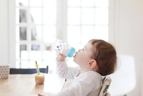 半岁宝宝夜醒吵着要喝奶或许并不是因为饿安抚奶了解一下