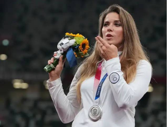 奥运结束后她把奖牌卖了80万 背后故事看哭无数人