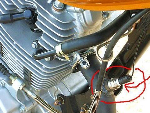 车开满一公里一定要清理的这地方，一定要知道，不然车少开3年