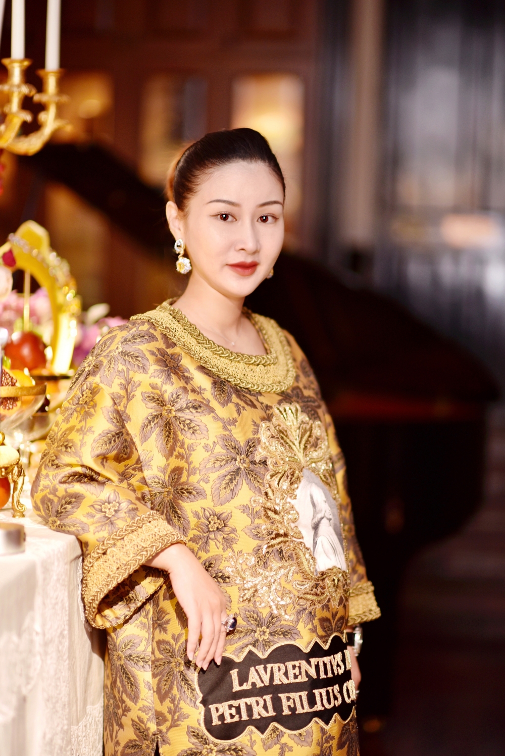 对话精英珠宝女王朱娜莎优雅且独立着