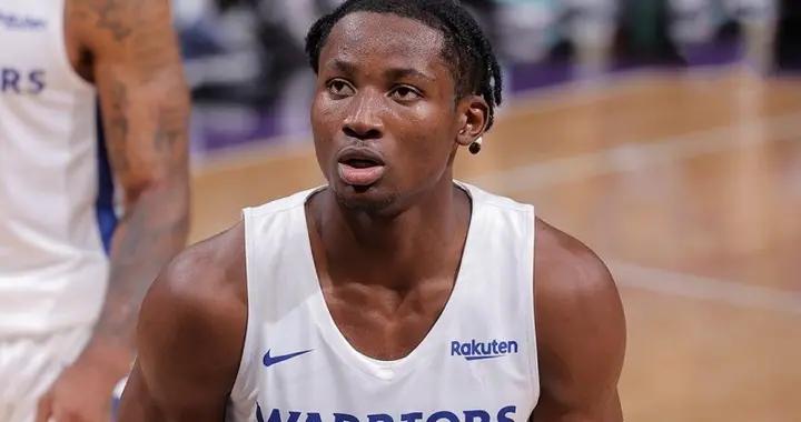 科尔教练的临场调整风格 关键时刻的阵容搭配与暂停使用逻辑