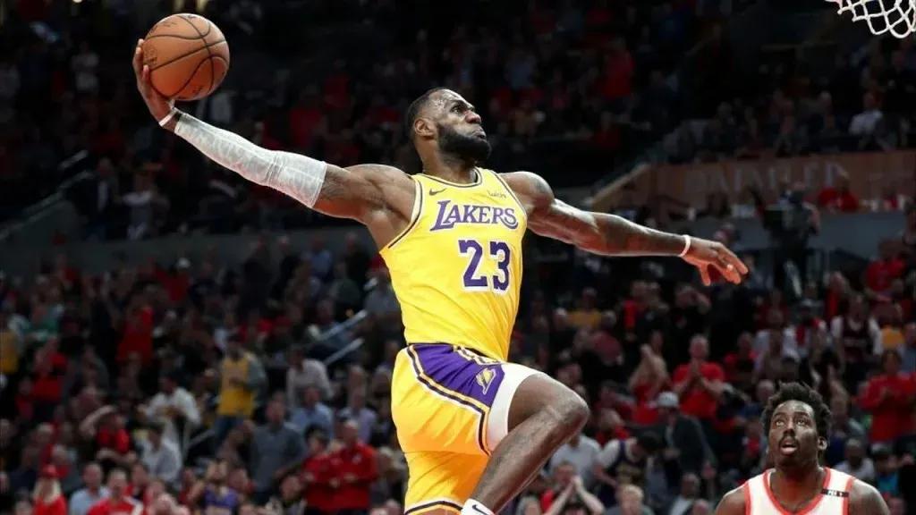 詹姆斯领衔美媒盘点nba现役出战赛季最多的球员