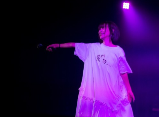 最美“木婉清”近照曝光，49岁身材苗条似少女，结婚多年未生子