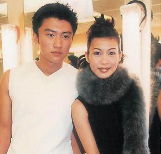 最美“木婉清”近照曝光，49岁身材苗条似少女，结婚多年未生子