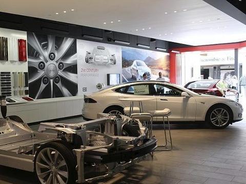 车管所新通知！燃油车要禁？国七即将实施，车主：到底让买啥车？