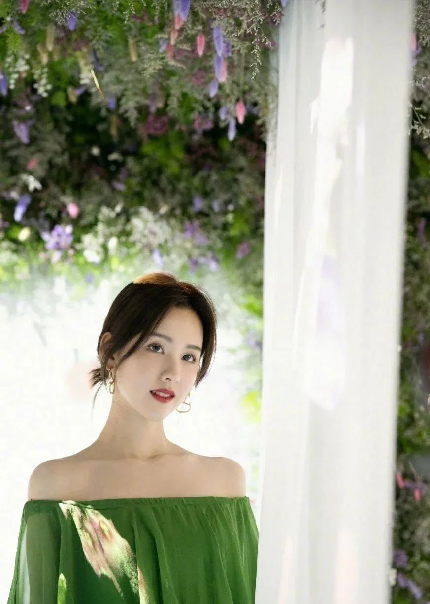 中年发福还“姨化”的尹正，两任绯闻女友都是年轻小花，他凭什么