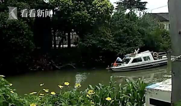 超大型“社死现场”!上海一男子下河摸鱼泳裤掉了...赖在水里两小时不愿上岸休闲区蓝鸢梦想 - Www.slyday.coM 超大型“社死现场”!上海一男子下河摸鱼泳裤掉了...赖在水里两小时不愿上岸休闲区蓝鸢梦想 - Www.slyday.coM