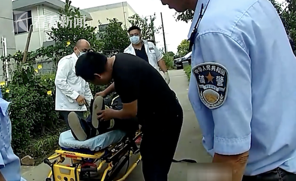 超大型“社死现场”!上海一男子下河摸鱼泳裤掉了...赖在水里两小时不愿上岸休闲区蓝鸢梦想 - Www.slyday.coM 超大型“社死现场”!上海一男子下河摸鱼泳裤掉了...赖在水里两小时不愿上岸休闲区蓝鸢梦想 - Www.slyday.coM