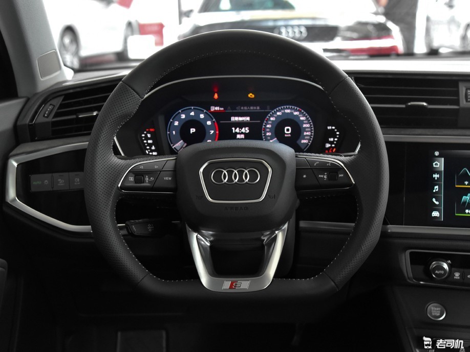 奥迪q3sportback内饰,奥迪Q3Sportback 奥迪q3 sportback 2020款 40 tfsi 时尚型内饰设计较为前卫,加上银色