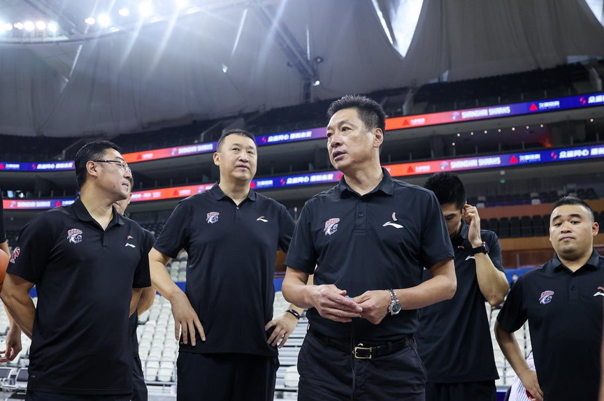 王哲林领衔！上海男篮备战CBA，李春江强悍，姚明老东家冲击冠军