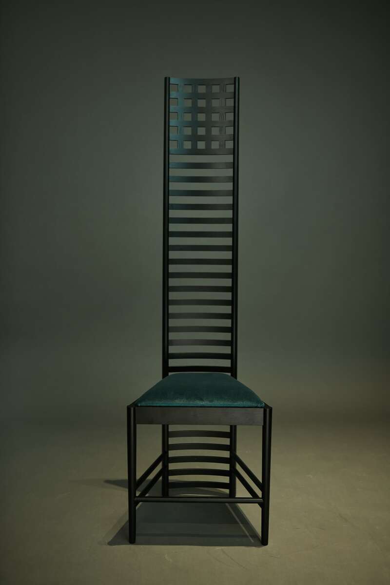 house 1(高背椅,作为设计师查尔斯·雷尼·麦金托什的传世作品,在
