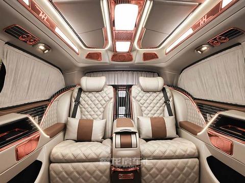 一车难求|国内商界大佬热捧伟昊商务车 卡漠兹众神四座内饰图片