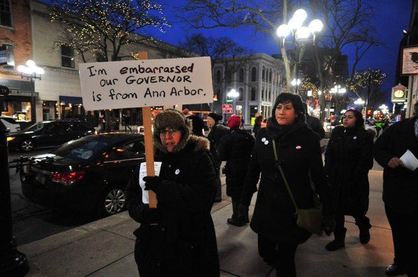 路坏了桥塌了,楼也倒了,美国狂撒万亿的基建计划为何注定失败?休闲区蓝鸢梦想 - Www.slyday.coM 路坏了桥塌了,楼也倒了,美国狂撒万亿的基建计划为何注定失败?休闲区蓝鸢梦想 - Www.slyday.coM