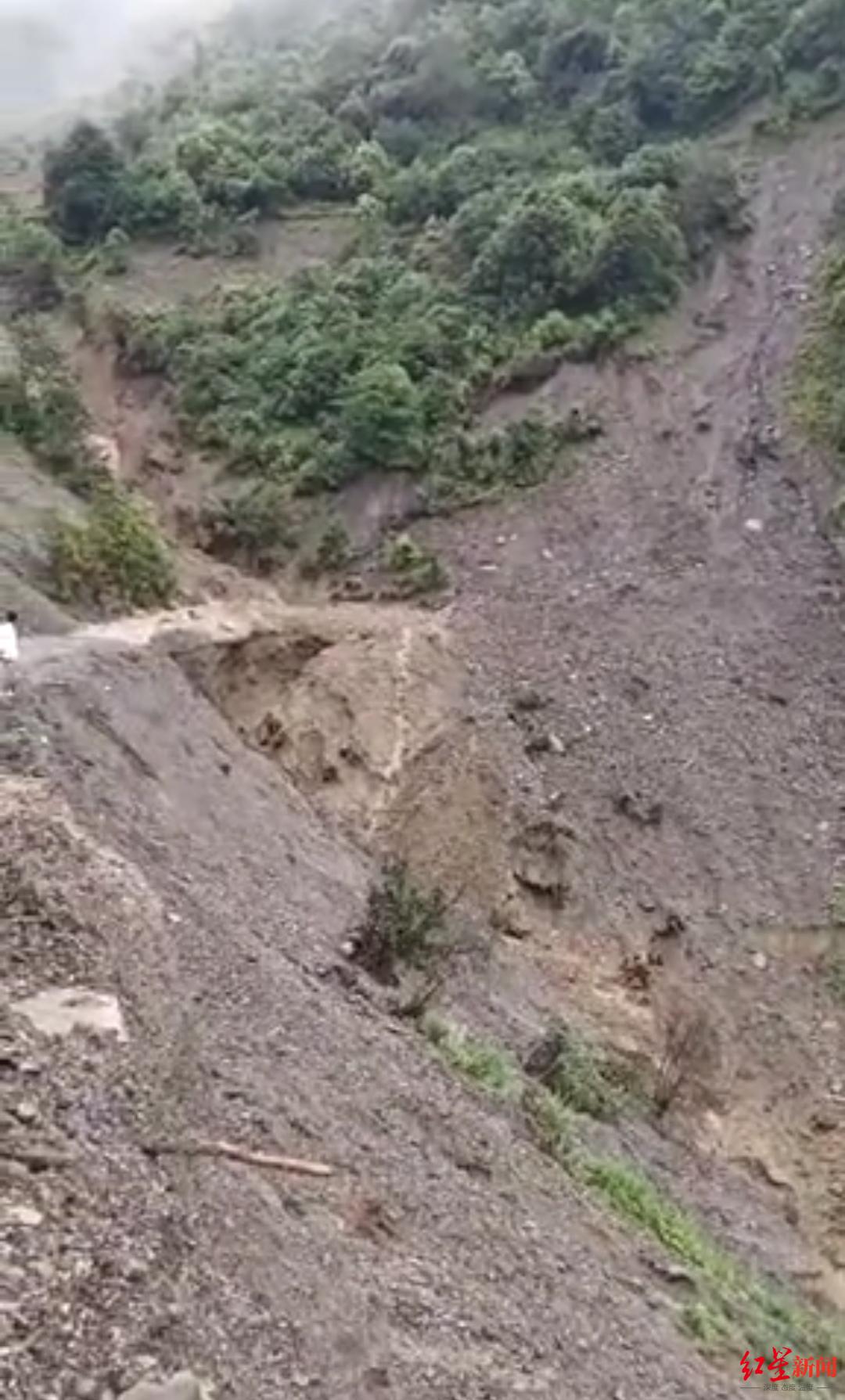 30余名学生返校途中突遇泥石流,护送村民大喊三声“跑”,孩子们成功避险休闲区蓝鸢梦想 - Www.slyday.coM 30余名学生返校途中突遇泥石流,护送村民大喊三声“跑”,孩子们成功避险休闲区蓝鸢梦想 - Www.slyday.coM