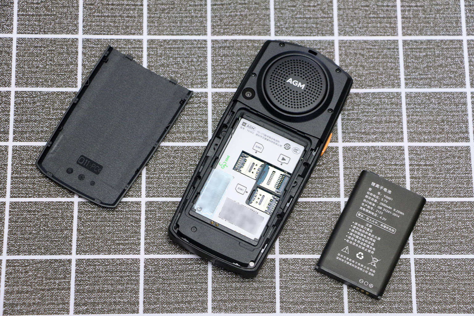 2.4寸触屏搭人体工学键盘,刷抖音玩微信,三防老人机也能这么潮休闲区蓝鸢梦想 - Www.slyday.coM 2.4寸触屏搭人体工学键盘,刷抖音玩微信,三防老人机也能这么潮休闲区蓝鸢梦想 - Www.slyday.coM