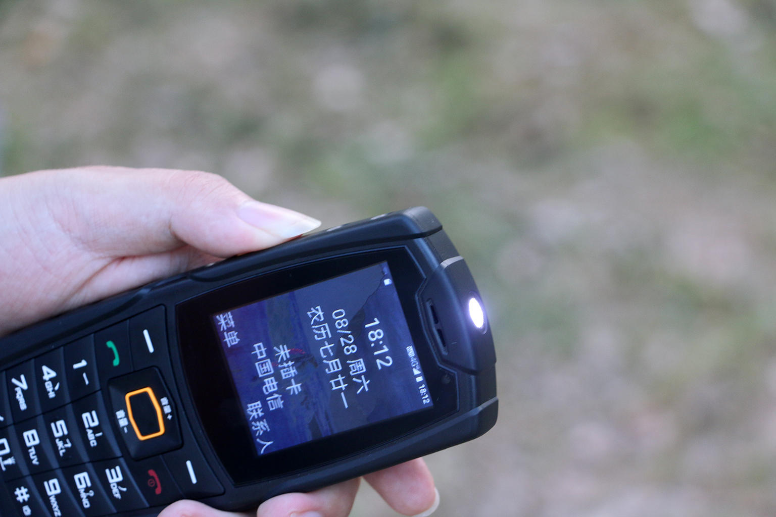 2.4寸触屏搭人体工学键盘,刷抖音玩微信,三防老人机也能这么潮休闲区蓝鸢梦想 - Www.slyday.coM 2.4寸触屏搭人体工学键盘,刷抖音玩微信,三防老人机也能这么潮休闲区蓝鸢梦想 - Www.slyday.coM