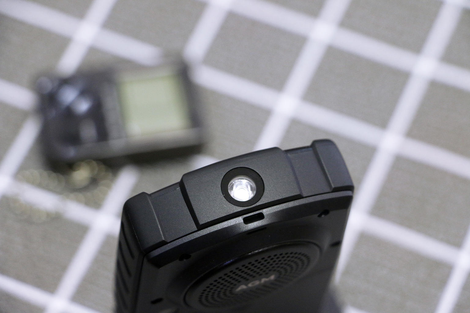 2.4寸触屏搭人体工学键盘,刷抖音玩微信,三防老人机也能这么潮休闲区蓝鸢梦想 - Www.slyday.coM 2.4寸触屏搭人体工学键盘,刷抖音玩微信,三防老人机也能这么潮休闲区蓝鸢梦想 - Www.slyday.coM