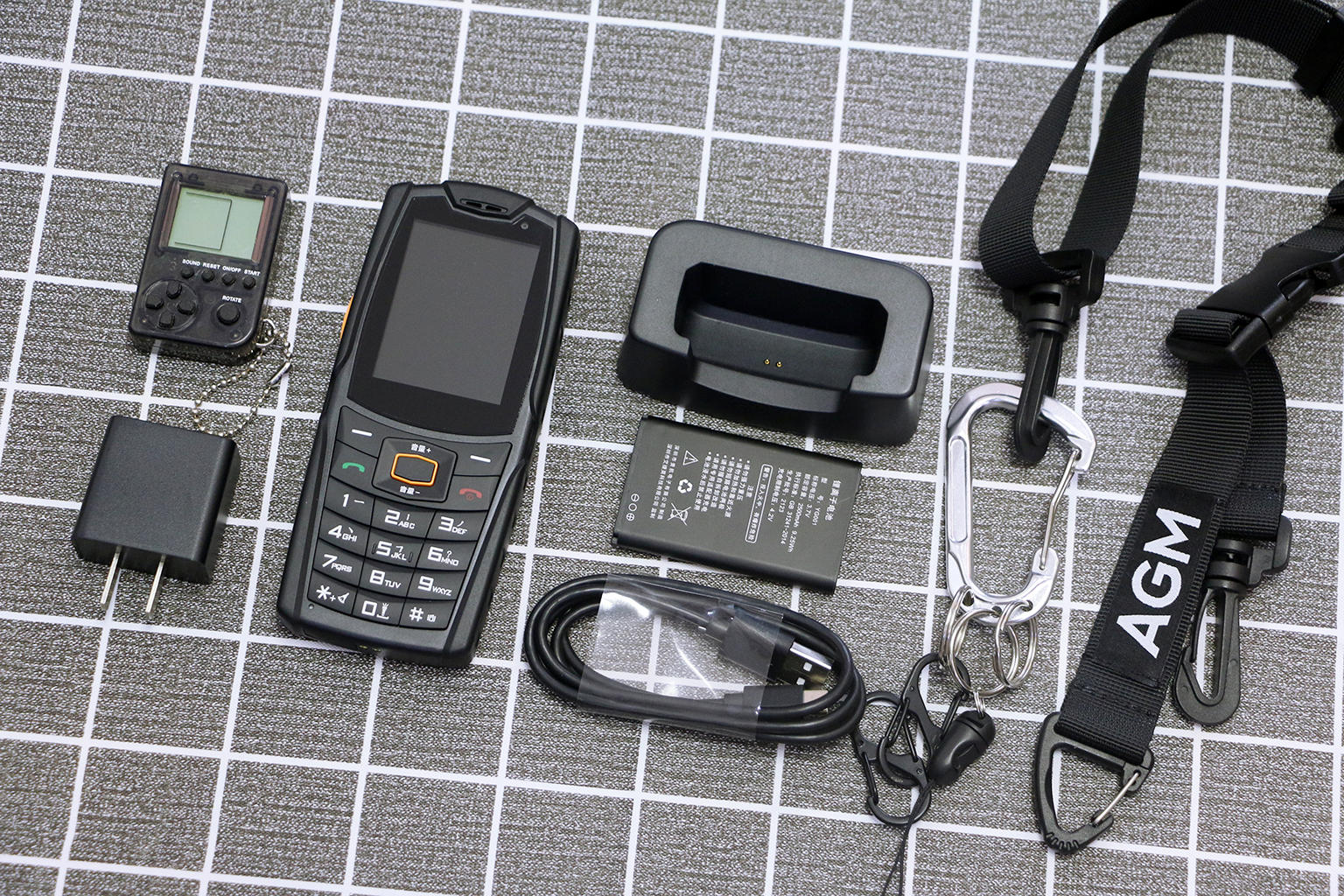 2.4寸触屏搭人体工学键盘,刷抖音玩微信,三防老人机也能这么潮休闲区蓝鸢梦想 - Www.slyday.coM 2.4寸触屏搭人体工学键盘,刷抖音玩微信,三防老人机也能这么潮休闲区蓝鸢梦想 - Www.slyday.coM