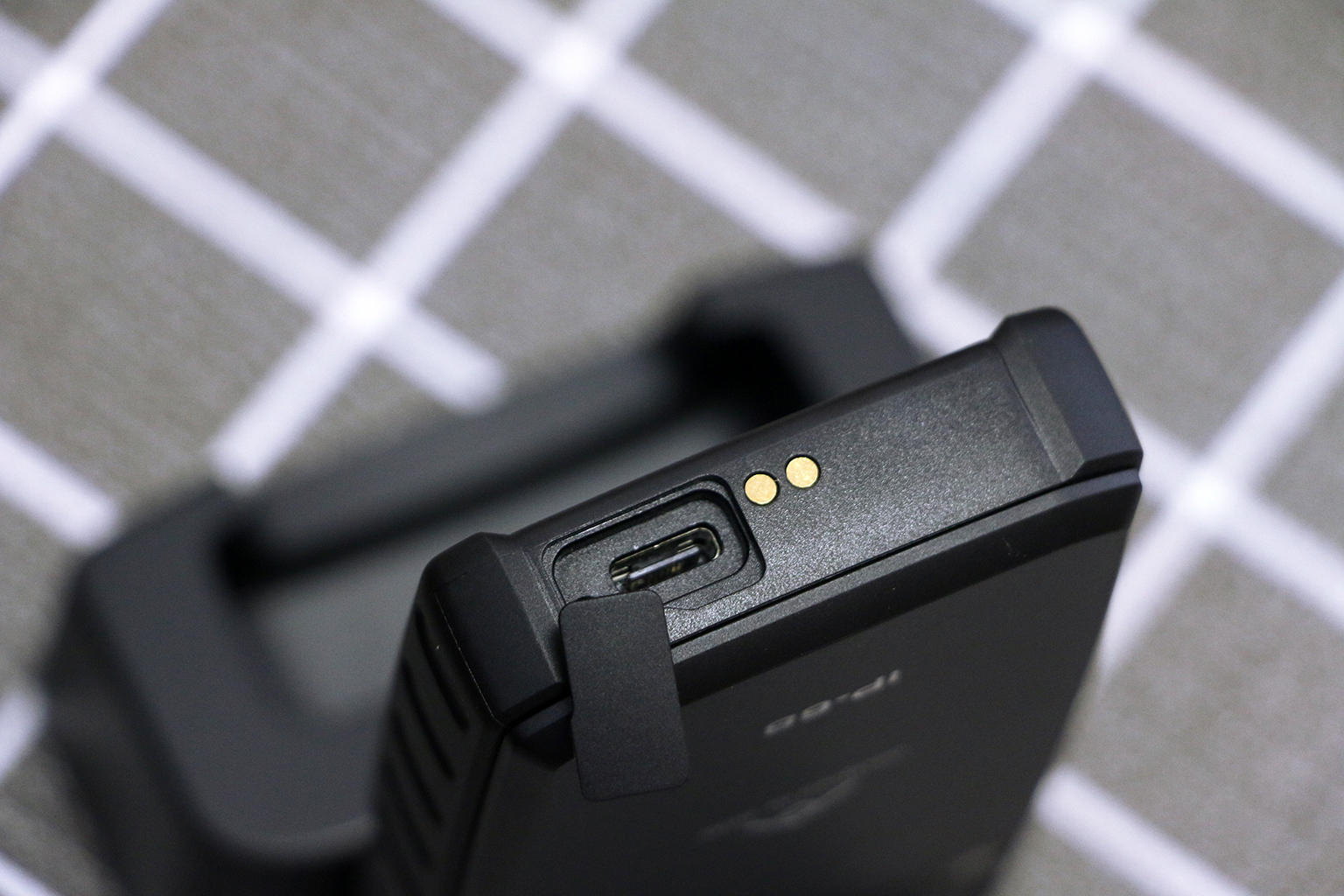 2.4寸触屏搭人体工学键盘,刷抖音玩微信,三防老人机也能这么潮休闲区蓝鸢梦想 - Www.slyday.coM 2.4寸触屏搭人体工学键盘,刷抖音玩微信,三防老人机也能这么潮休闲区蓝鸢梦想 - Www.slyday.coM