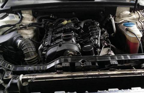 百适通汽车燃油添加剂，一招唤醒长久动力！