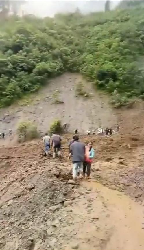 教科书式避险!盐源30余名学生上学路上四遇泥石流休闲区蓝鸢梦想 - Www.slyday.coM 教科书式避险!盐源30余名学生上学路上四遇泥石流休闲区蓝鸢梦想 - Www.slyday.coM